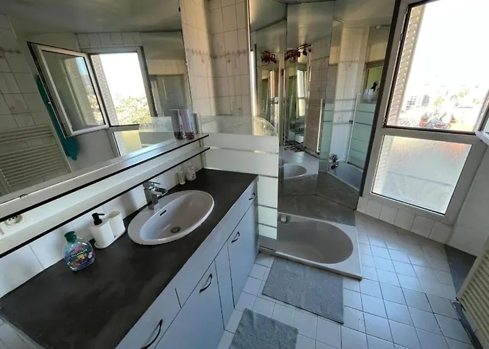 Spacious With Balconies Downtown * Clermont-Ferrand